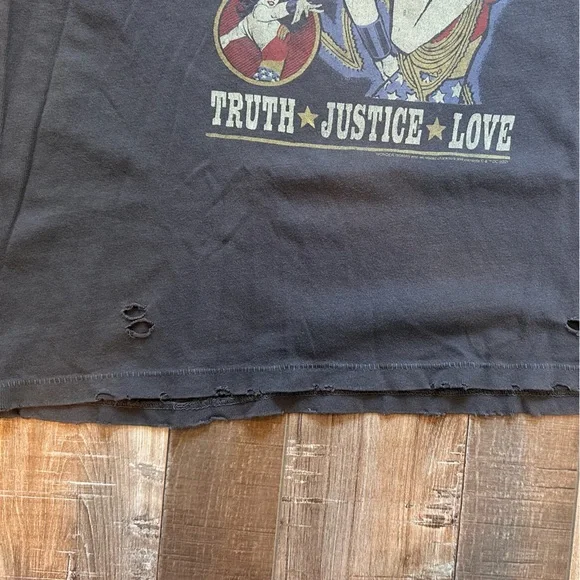 Junkfood WonderWoman‎ Vintage Graphic Tee - Picture 5 of 5